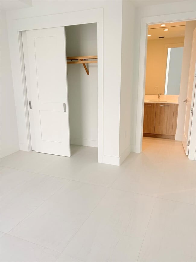 Building Photo - 151 N Seabreeze Blvd