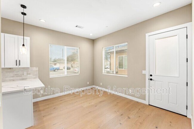 Building Photo - 547 Carty Dr