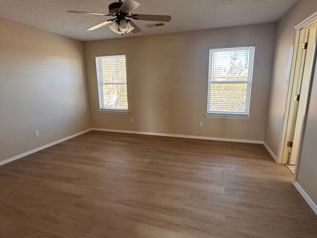 Building Photo - 3 Bedroom, 2 Bathroom Home in Tijeras, NM