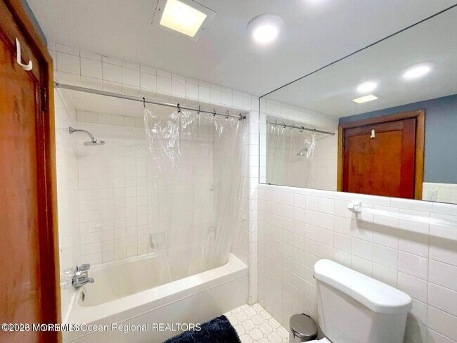 Building Photo - 137 Oakland St