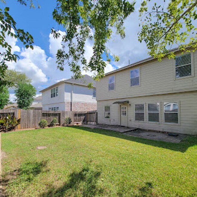 Building Photo - Well-Maintained Home with Spacious Layout ...
