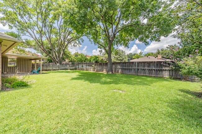 Building Photo - Charming Updated Home on Quiet Cul-de-Sac