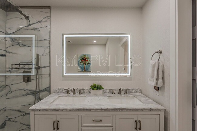 Building Photo - 9708 E Vía Linda