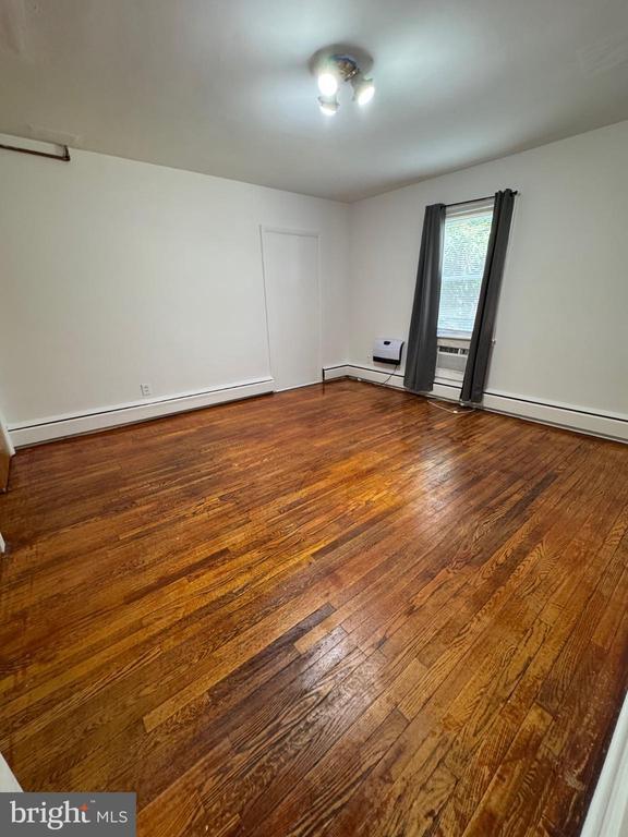 Building Photo - 2323 S Parkview Ave