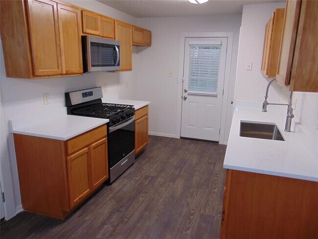 Building Photo - 1617 Gracy Farms Ln