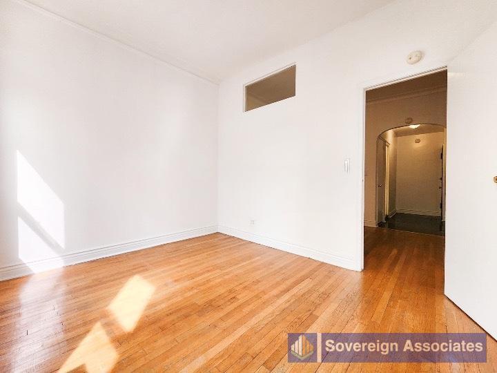 Building Photo - 156 E 85th St