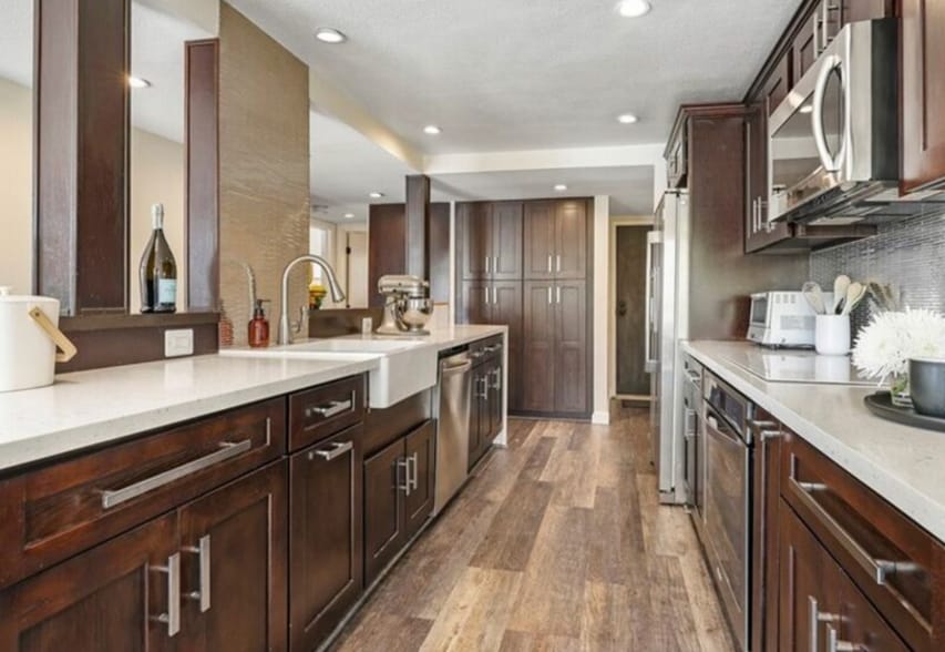 Building Photo - 2135 E 4th St