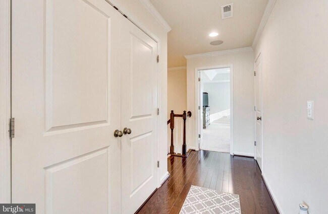 Building Photo - 42440 Dogwood Glen Square