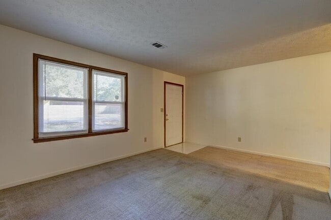 Building Photo - 2233 Davis Rd SW