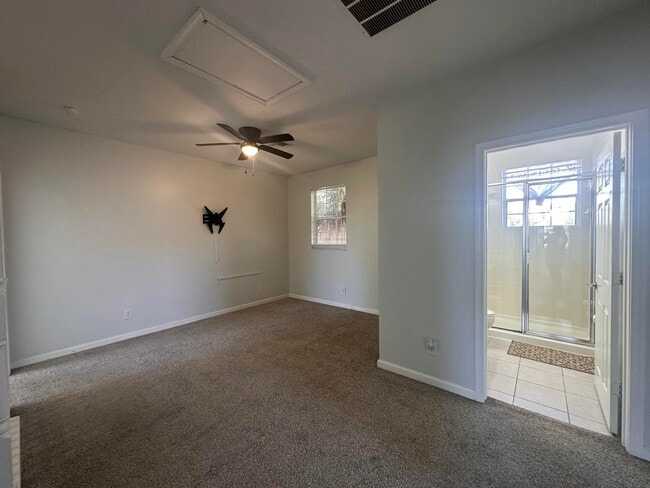 Building Photo - 1452 NW Leonardo Cir