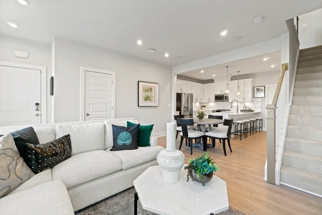 Building Photo - 1117 N Lombardy St