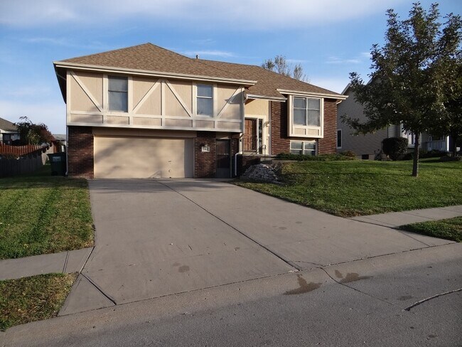 Primary Photo - Nice Home In Papillion For Rent!
