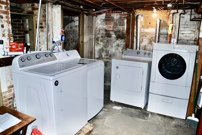 Building Photo - 17 Hanover St