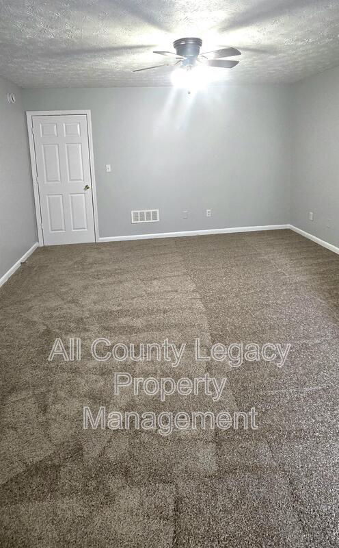 Building Photo - 700 Rosehip Ln