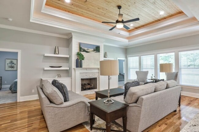 Building Photo - 2404 Sweet Valley Hts