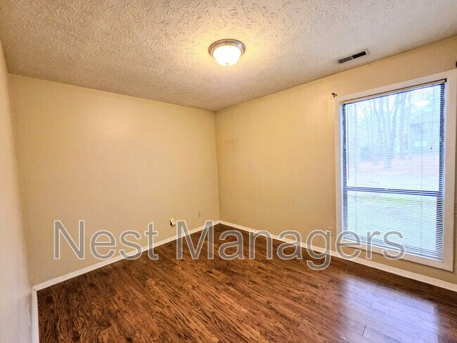 Building Photo - 1861 Tryon Dr