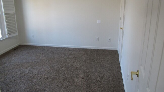 Building Photo - Well-kept 3 bedroom 2 1/2 bath home in the heart of Clemmons