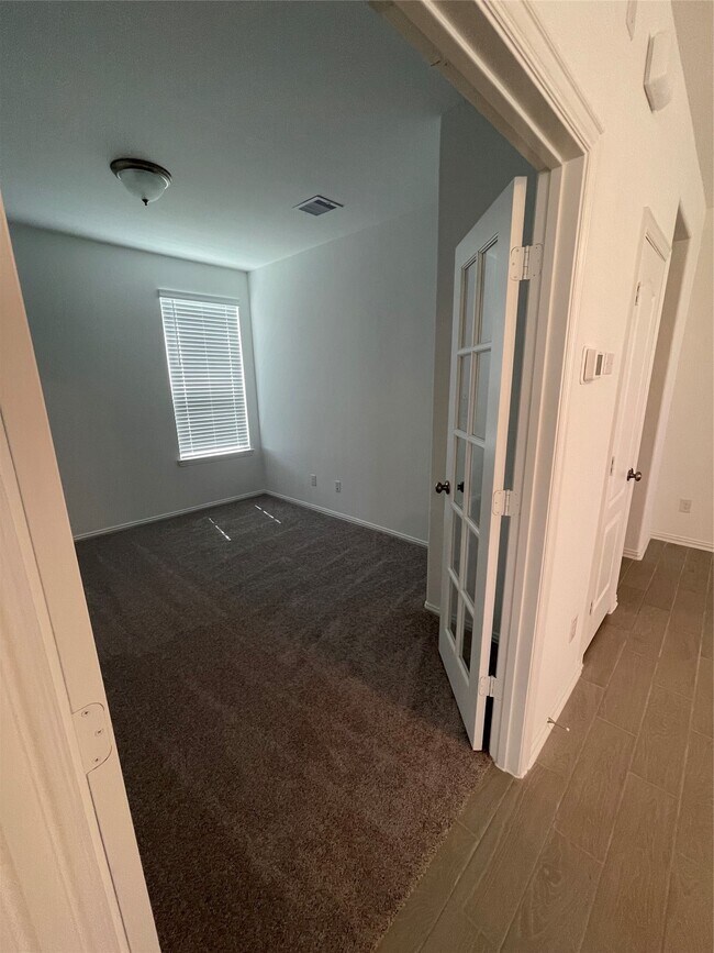 Building Photo - 8111 Royal Palm Ct