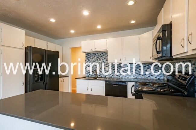 Building Photo - 3738 S 700 E