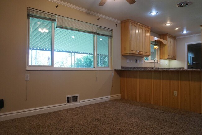 Building Photo - Murray 5 Bedroom Rambler Home