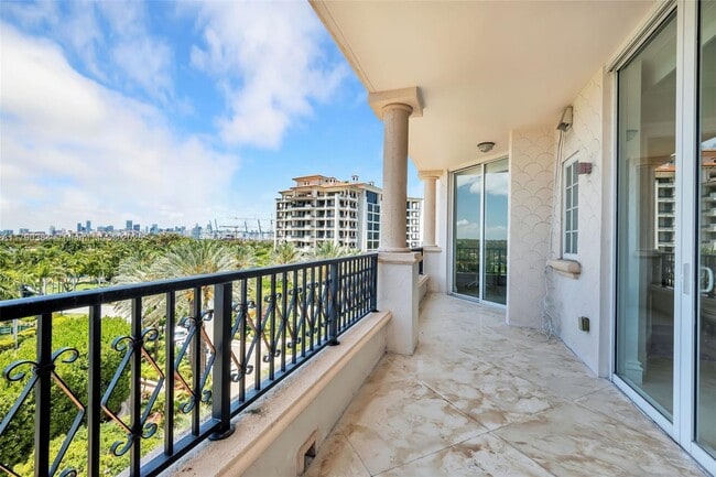 Building Photo - 7154 Fisher Island Dr