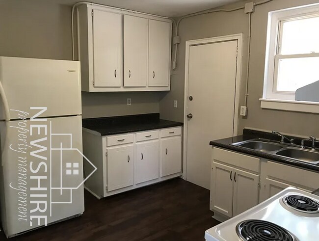 Building Photo - 11 Ridgeway Dr