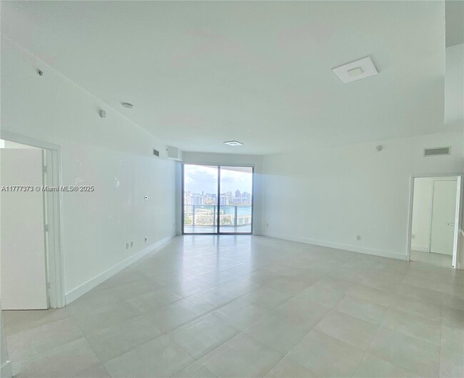 Building Photo - 17301 Biscayne Blvd