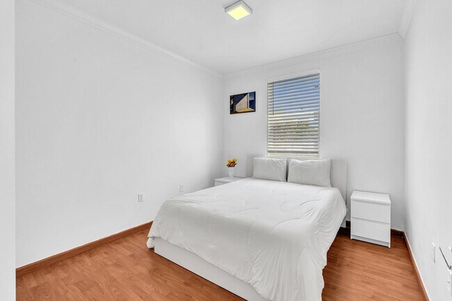Building Photo - Fully Furnished Townhome in East Hollywood!