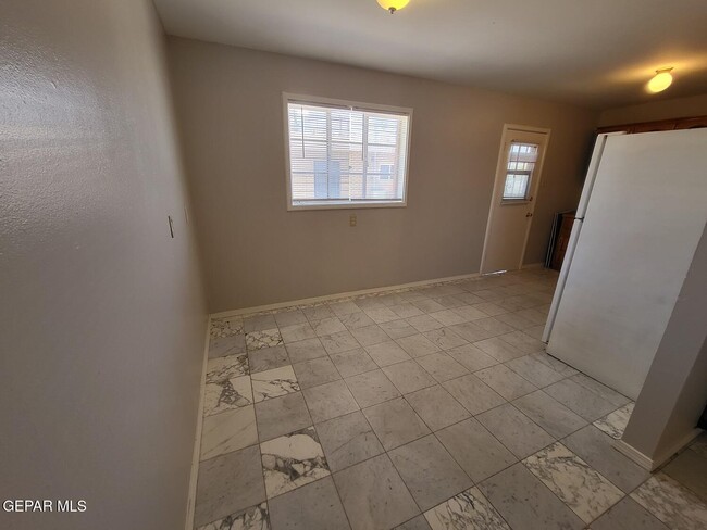 Building Photo - 1421 St Johns Dr