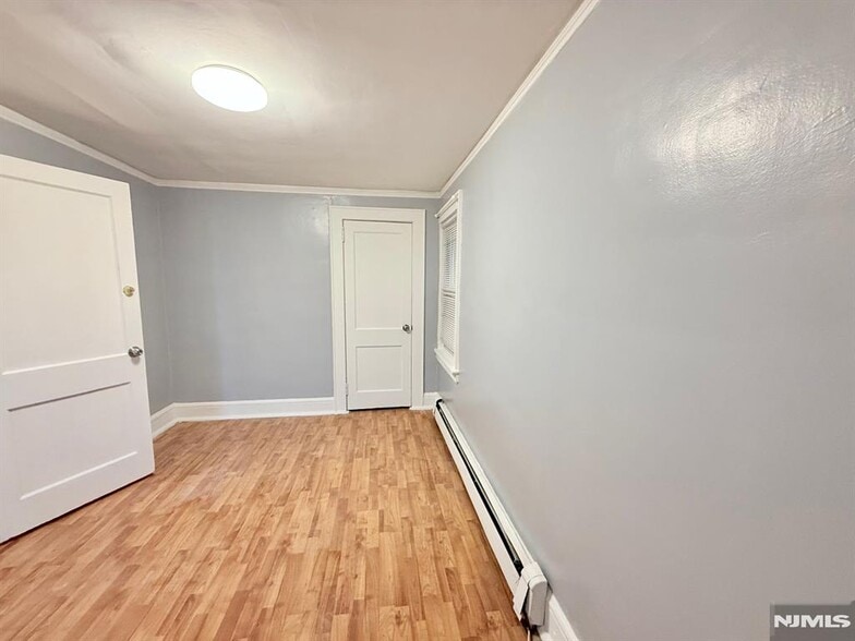 Building Photo - 122 Cross St