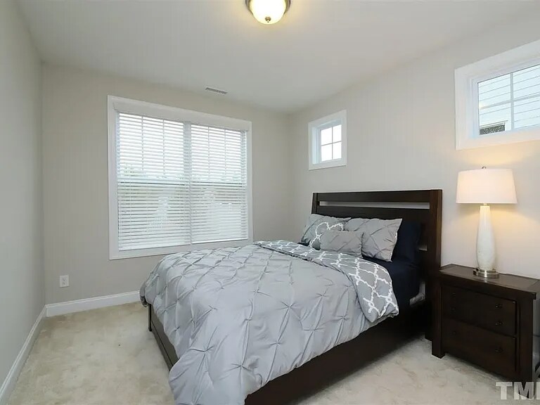 Building Photo - 318 Millbrook Dr