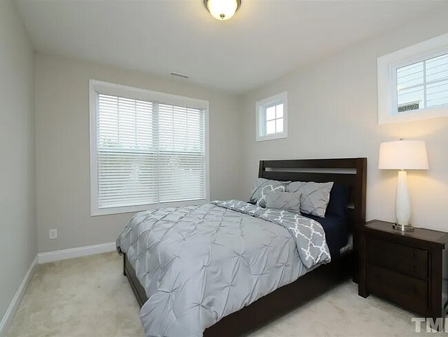Building Photo - 318 Millbrook Dr