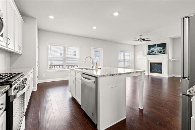 Building Photo - 156 Adams Cir