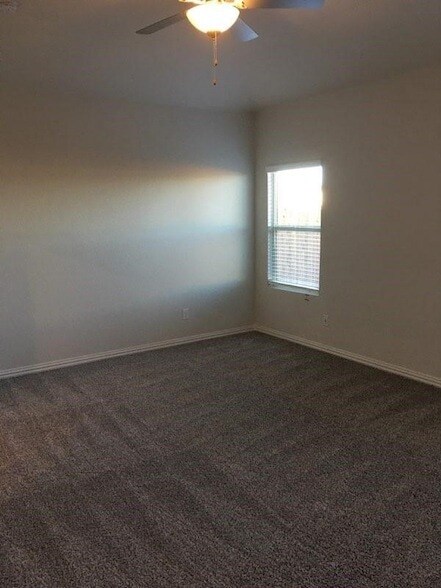 Building Photo - 10520 Katalpa Dr