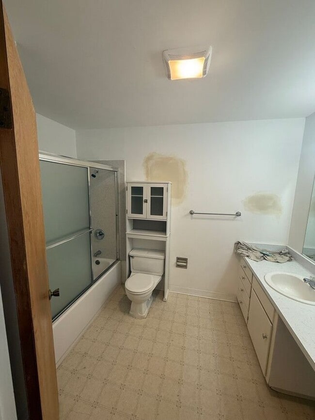 Building Photo - MOVE IN SPECIAL $500 OFF FIRST MONTH RENT ...