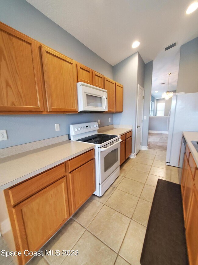 Building Photo - 1045 Venetian Dr