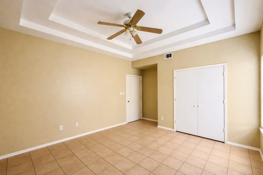 Building Photo - 3802 Clavel Rd