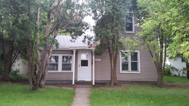 Building Photo - 2 Bedroom 1 bath house