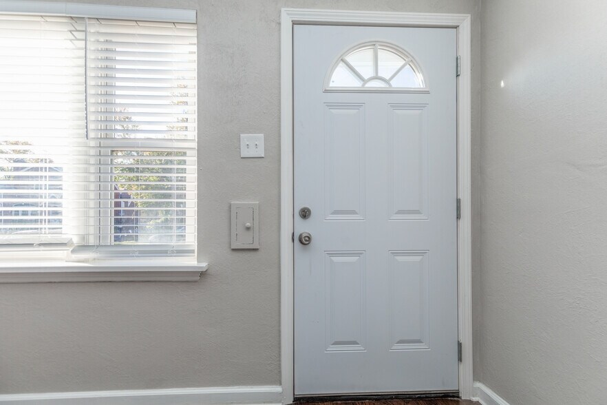 Building Photo - 6061 Potomac St