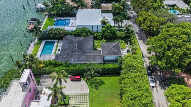 Building Photo - 9301 N Bayshore Dr