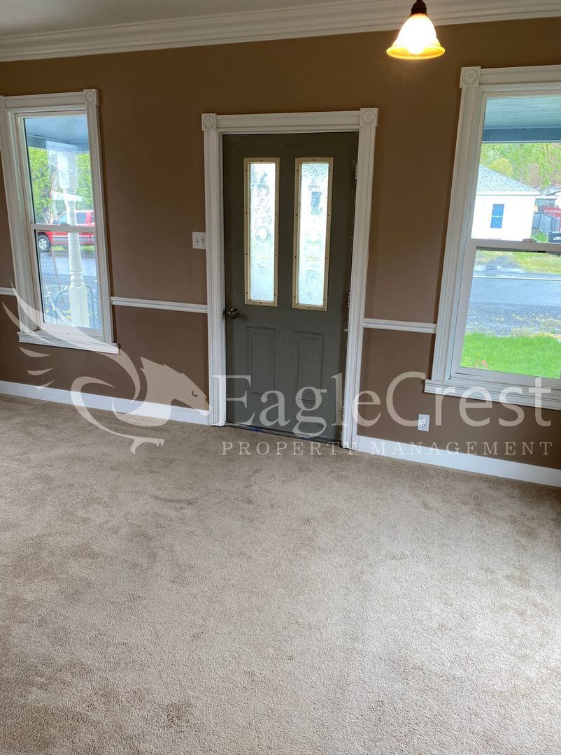 Building Photo - Charming 2 Bedroom Home With 1 Car Garage and A Covered Porch