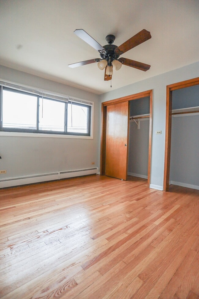 Building Photo - 2550 W Catalpa Ave