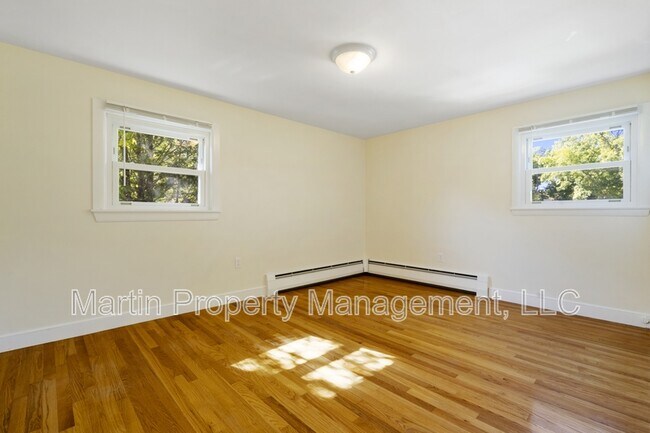 Building Photo - 27 Hermon St