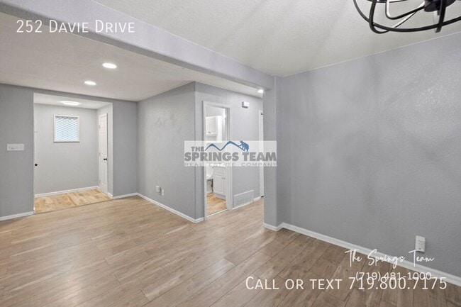 Building Photo - 252 Davie Dr