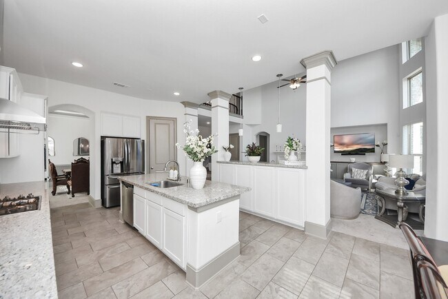 Building Photo - 1911 Sapphire Pines Ln