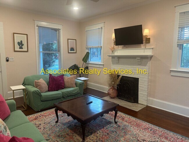 Building Photo - Totally Remodeled Vintage Home - FULLY FURNISHED!!!