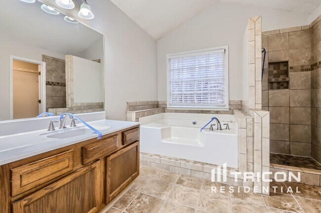 Building Photo - 255 Mercedes Trail
