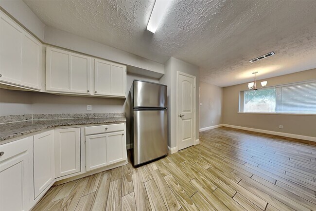 Building Photo - 19902 Pinefield Ct