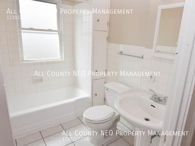 Building Photo - 1224 W Clifton Blvd