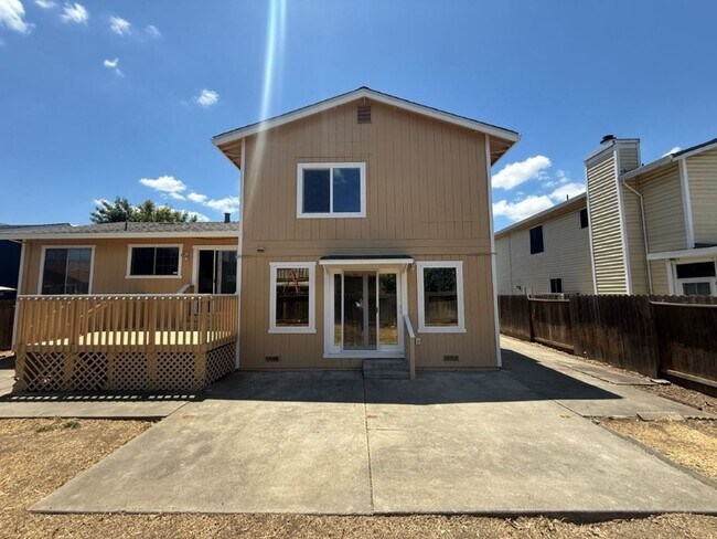 Building Photo - Rare Remodeled 5 Bedroom 2.5 Bath Tri Level in Vacaville